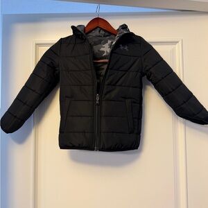 Brand new reversible Under Armour Black Hooded Puffer Jacket